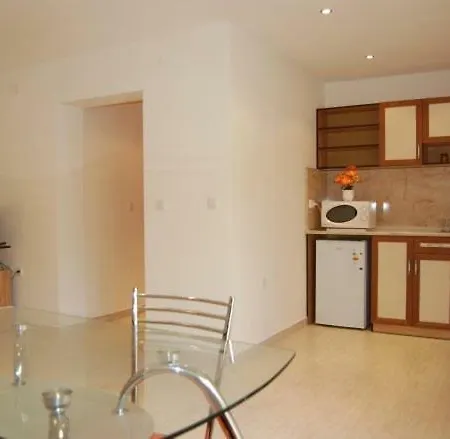 Трите Щерки טריאבנה