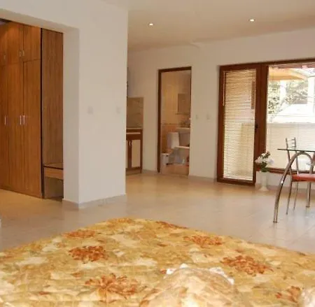 Трите Щерки בית הארחה