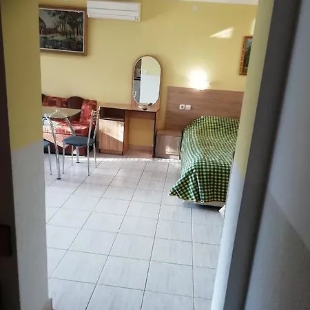 Трите Щерки טריאבנה