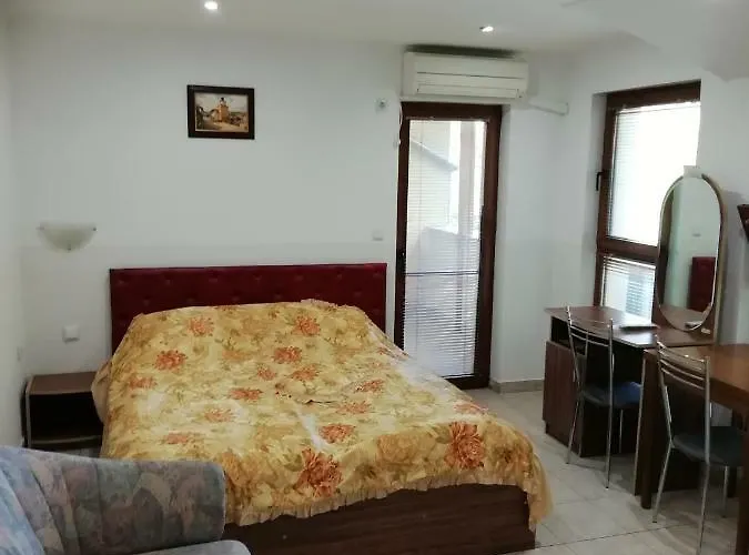 Трите Щерки Konukevi